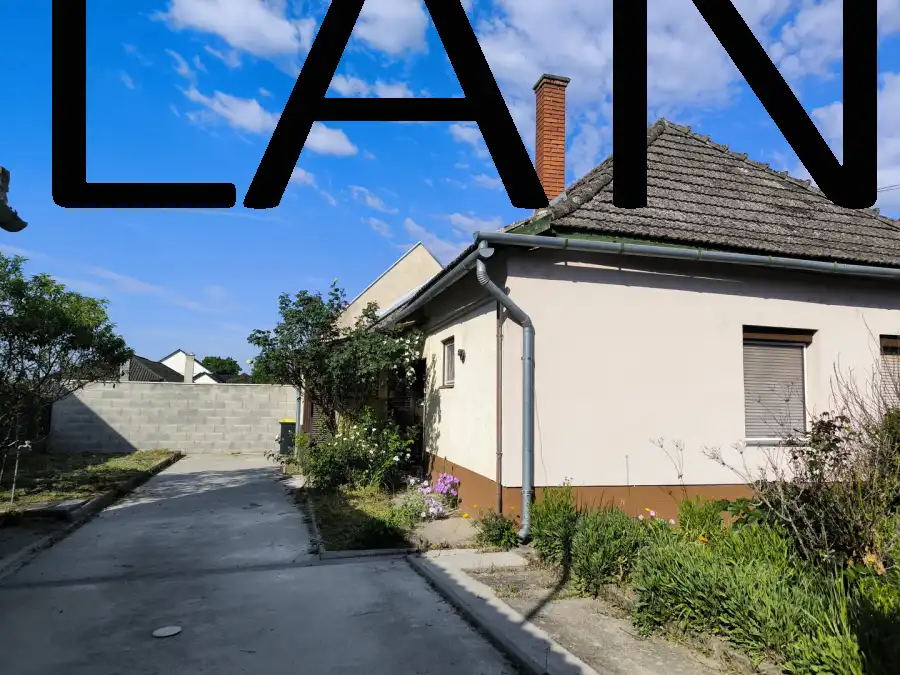 eladó családi ház, Paks