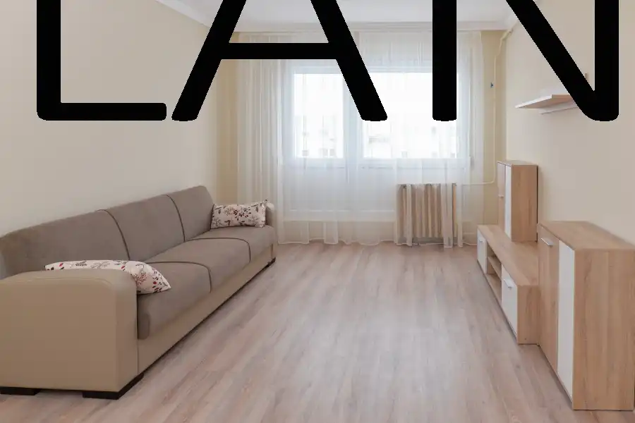 eladó panellakás, Paks