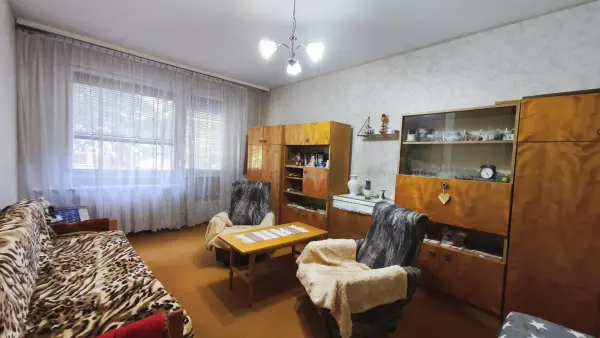 Eladó panellakás, Szekszárd 1+1 szoba 40 m² 30.9 M Ft
