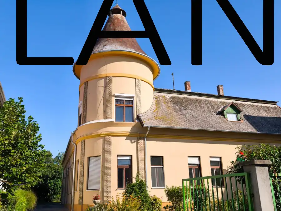 eladó téglalakás, Paks