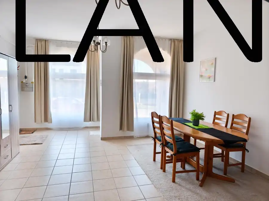 eladó téglalakás, Paks